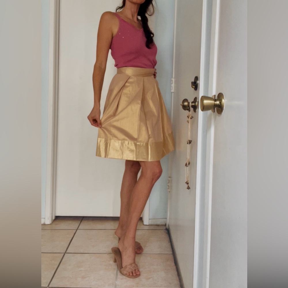 💛 WALTER BAKER - vintage 90s. Gold/cream/tan metallic Pleated Skirt- perfection!
